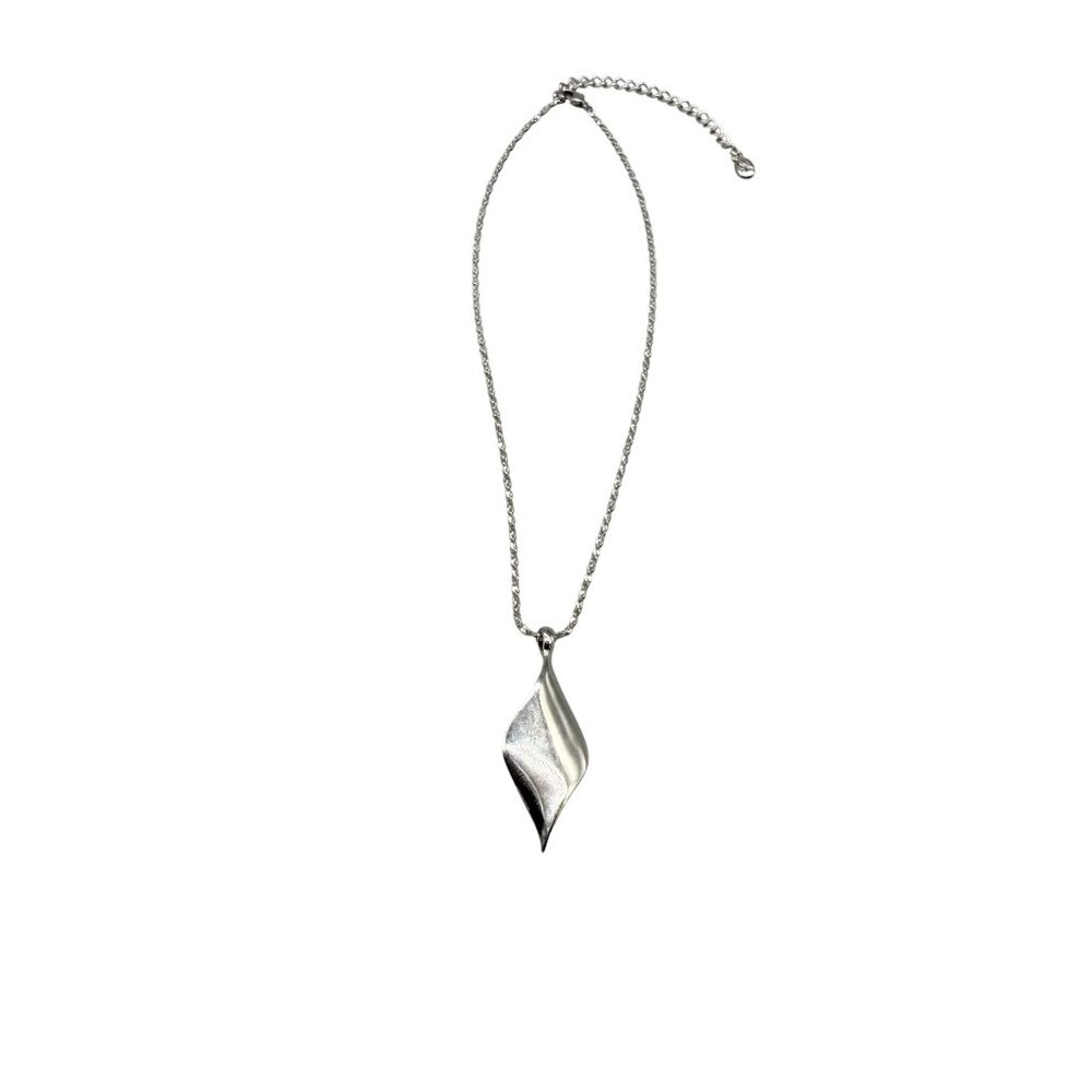 Annaeece By Devries Plain Twisted Leaf Pendant Ch… - image 2